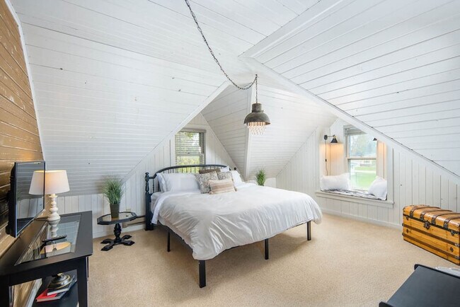 Foto del edificio - 2002 N Lynndale Dr