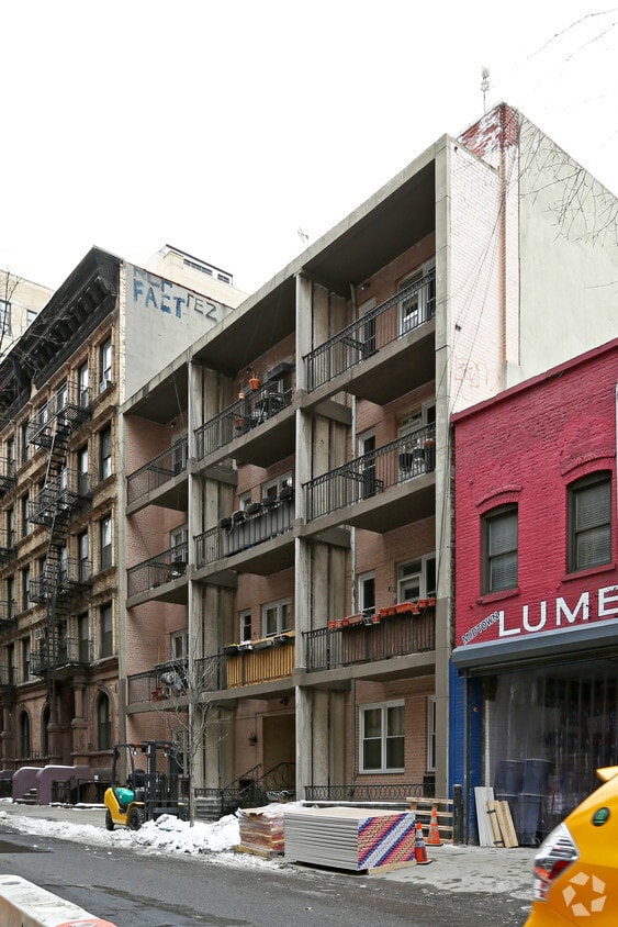 Primary Photo - 270 W 25th St