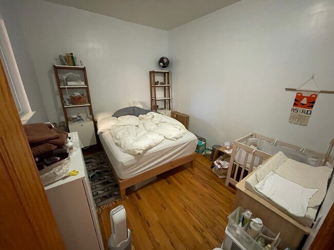 Middle Room - 160 Ainslie St