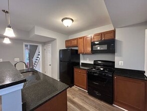 Building Photo - 899 Braeside Rd