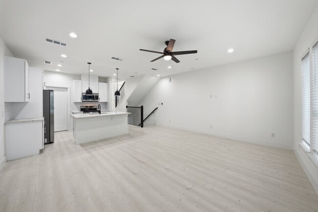 Building Photo - 7207 Mohawk Dr