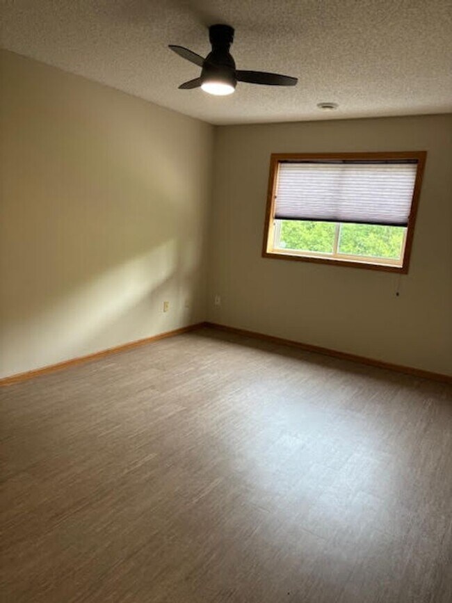 Foto del edificio - 2 Bedroom 2 Bath Townhome in Rogers!