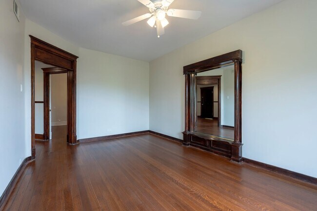 Building Photo - Spacious, Renovated 3 Bedroom 1 Bathroom