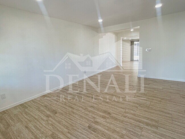 Foto del edificio - 2401 E Meadowbrook Ave