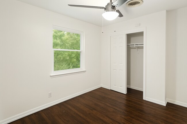 Foto del edificio - Marvelous 3-Bed Home in the Heart of Sherman Over 10,000 Sq Ft Lot!