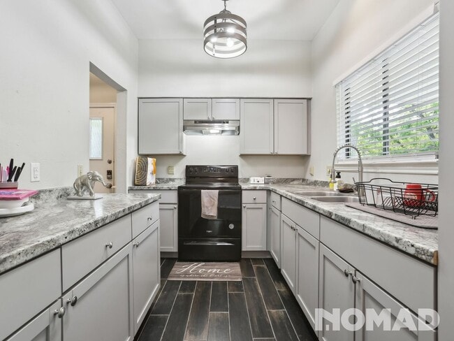Foto del edificio - 1404 Norwalk Ln