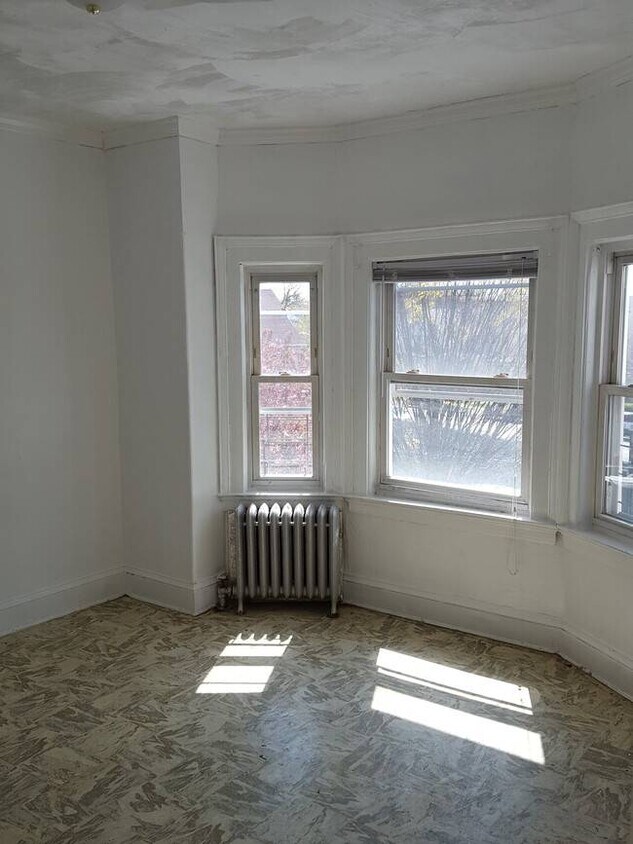 Building Photo - 110-97 85th Ave
