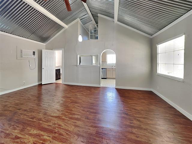 Foto del edificio - 2015 McMillan Ave