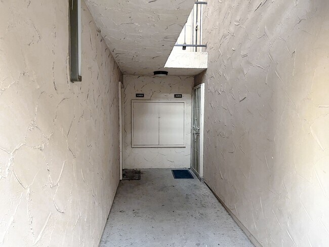 Building Photo - Scottsdale 2bd condo