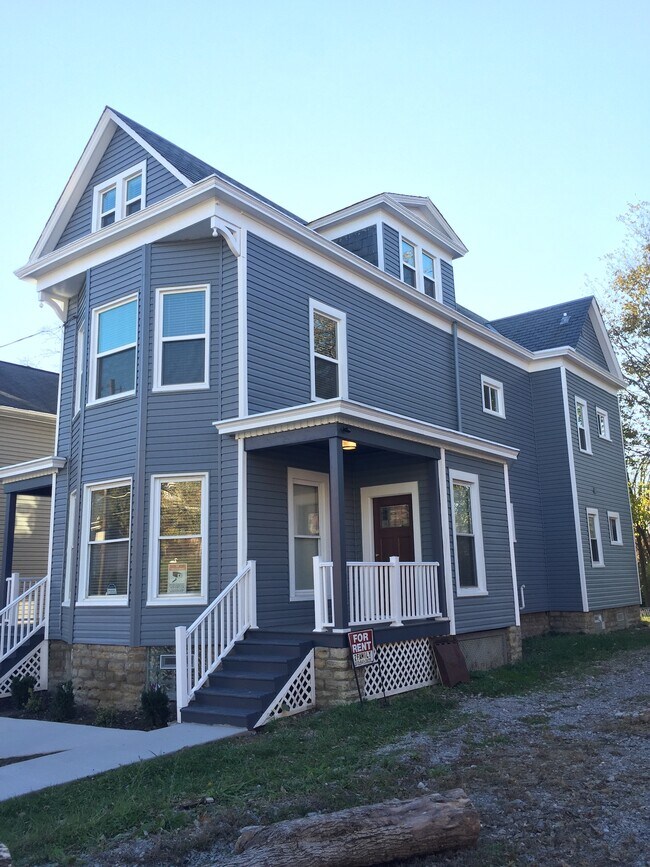 2 family building - 811 Summit Ave