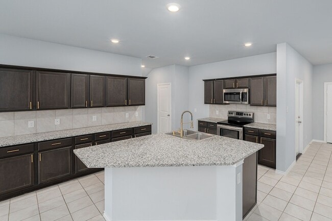 Foto del edificio - 811 Emerald Dr