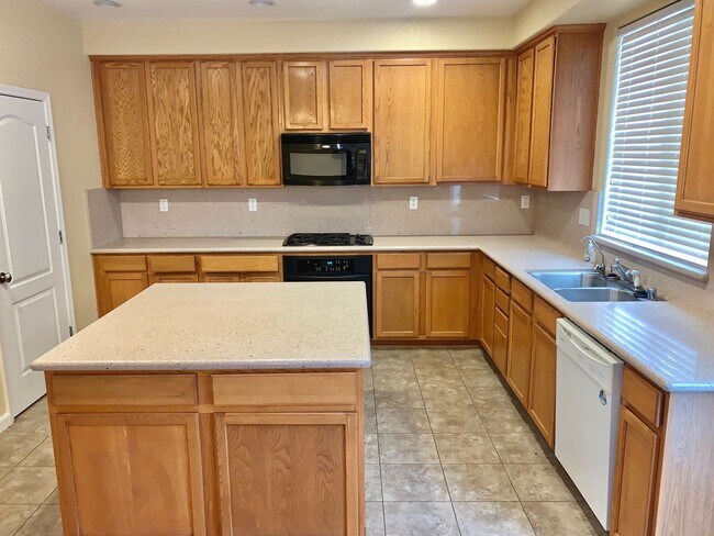 Foto del edificio - 4 br, 3 bath House - 913 Kiwi St