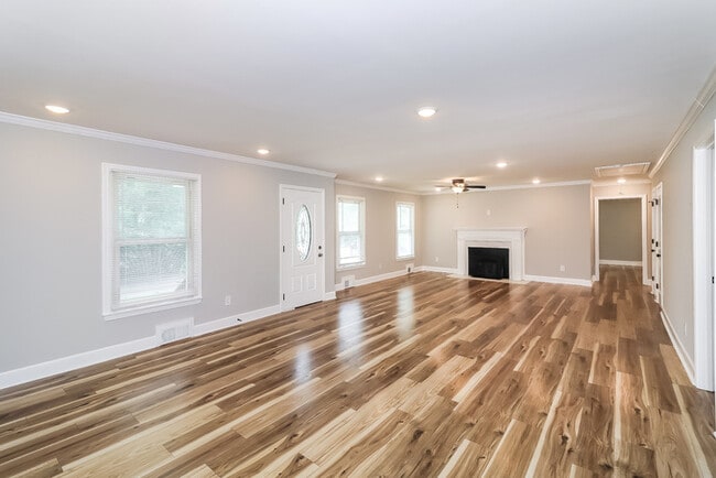 Building Photo - 442 Lynhurst Dr SW