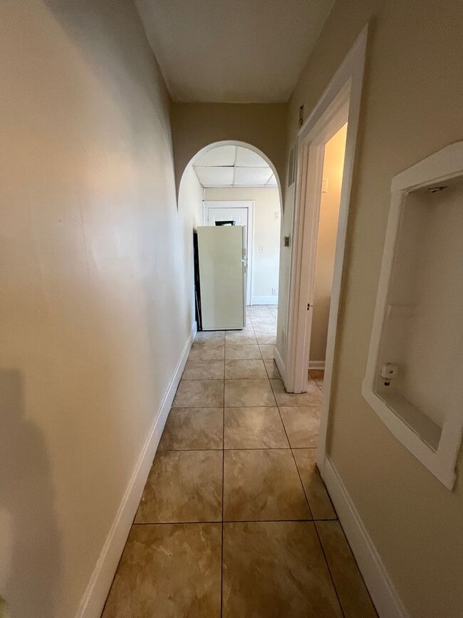 Building Photo - 943 Central-2