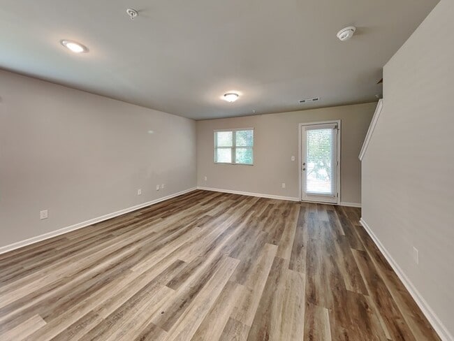 Building Photo - 2150 Belmont Cir NE