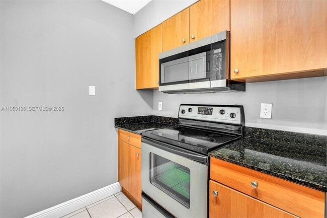 Building Photo - 2881 N Oakland Forest Dr