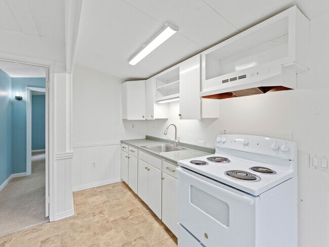 Foto del edificio - For Rent | Charming 2-Bedroom Home with Bonus Room & Screened-In Porch in Berlin