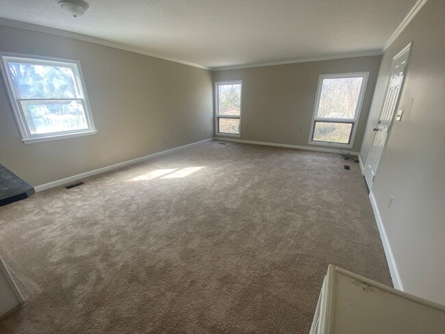 Building Photo - 744 Crescent Dr