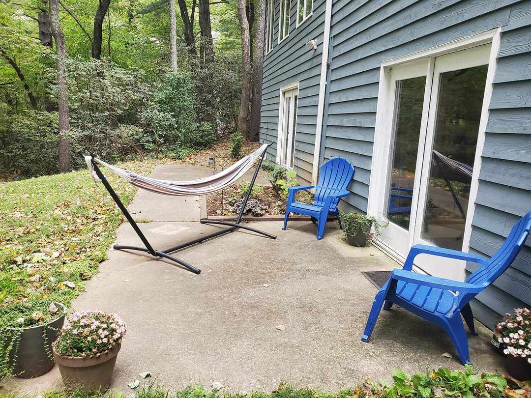 Primary Photo - 10 White Birch Dr