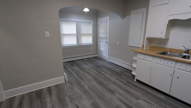 Foto del edificio - *Atlas Investment Group, LLC (590 Sherman Triplex)