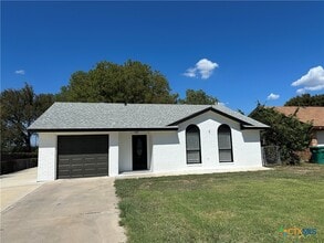 Building Photo - 1104 Preswick Dr