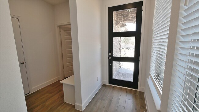 Foto del edificio - 2819 Orange Leaf Dr