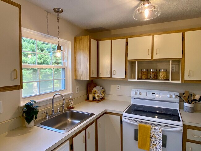Building Photo - 38 Crystal Ln