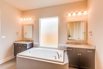 Building Photo - 76 Palmero Way