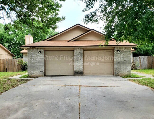 Building Photo - 5715 Lochmoor