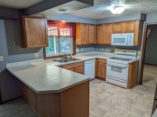 Building Photo - 4615 Selby Ct NE
