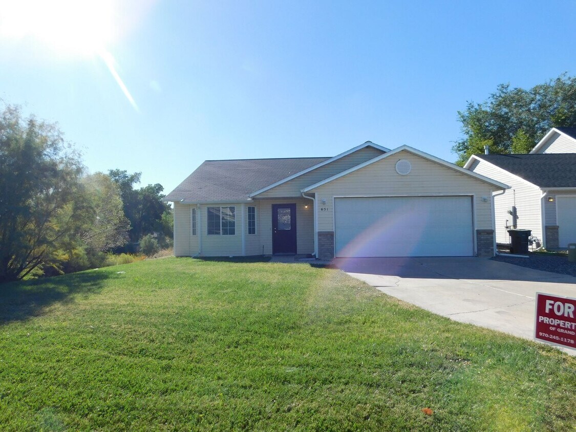 Primary Photo - Nice Home in Fruitvale