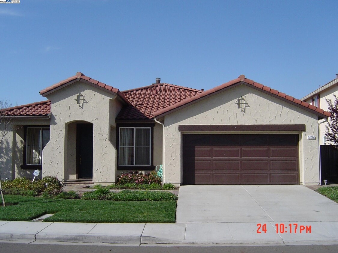 Foto principal - 37297 Aleppo Dr