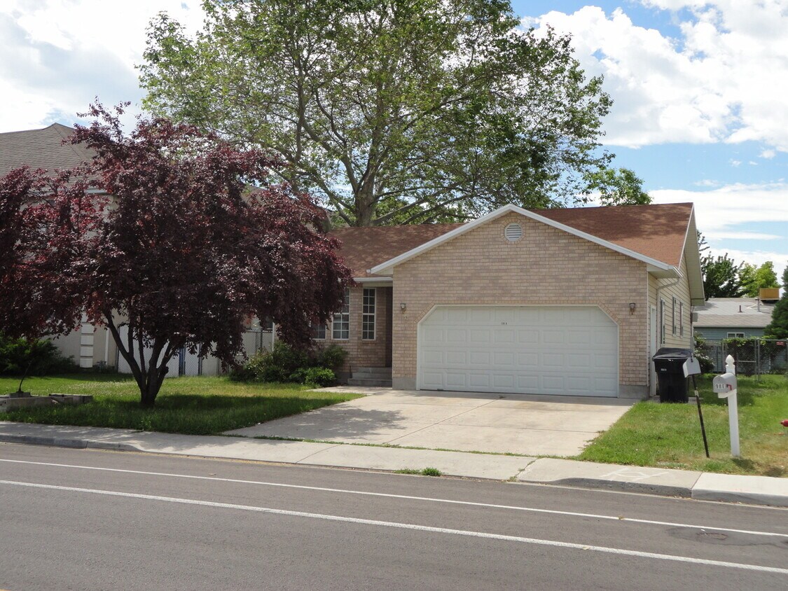 Foto principal - Delightful Home in Desirable Orem Neighbor...