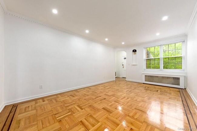 Building Photo - 545 E 93rd St