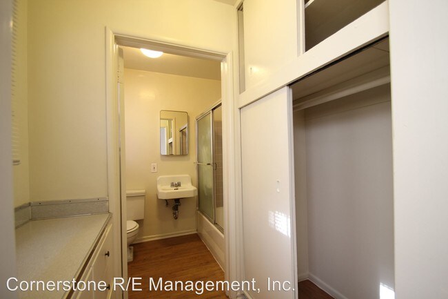 Building Photo - 427 N Los Robles Ave
