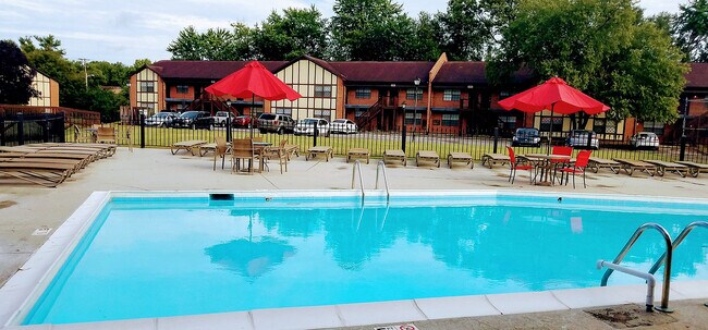 Pool - Devonshire Apartments