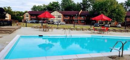 Pool - Devonshire Apartments