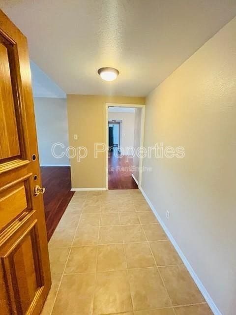 Building Photo - 3678 Hidden Dr