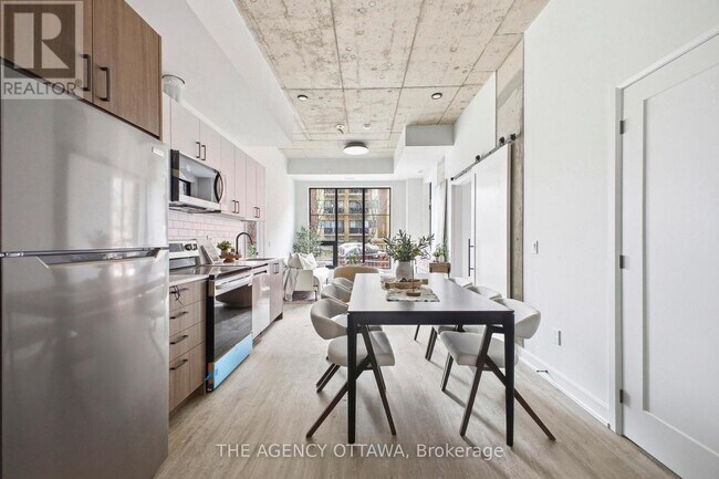 Photo du bâtiment - 56 Bayswater Ave