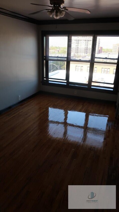 Foto principal - 846 W Montrose Ave