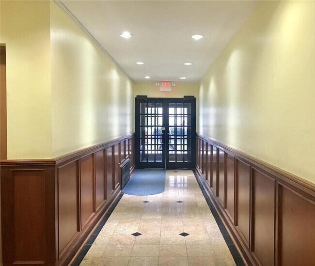 Foto del edificio - 305 E 95th St