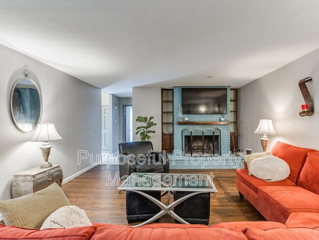 Building Photo - 5911 Fox Run Way
