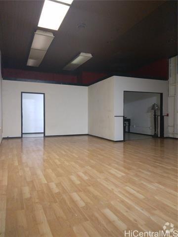 Building Photo - 150 N King St