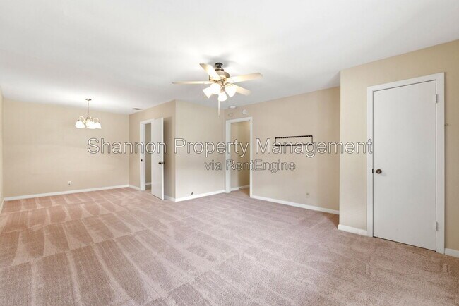 Foto del edificio - 8406 Highcrest Dr