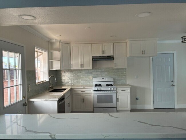 Foto del edificio - 5 Bedroom 4 Bath House in Garden Grove