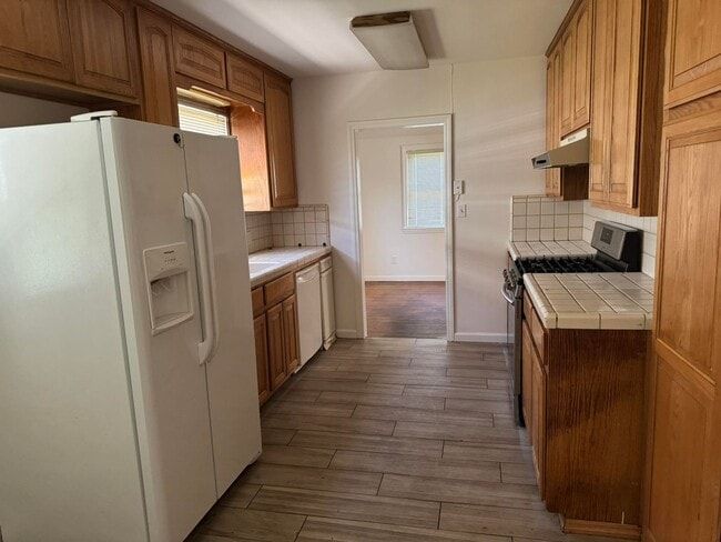 Building Photo - Home for rent in Curtis Park