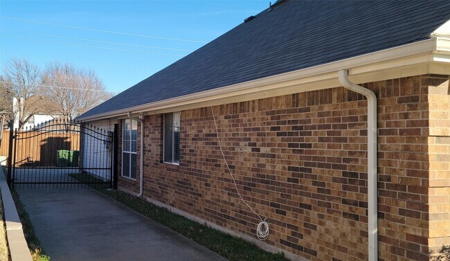Foto del edificio - 3306 Ashleaf Dr