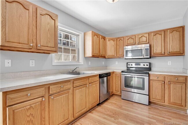 Building Photo - 170 Stonefield Dr