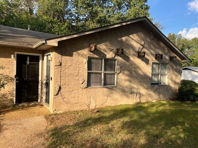 Building Photo - 248 Foxglen Rd