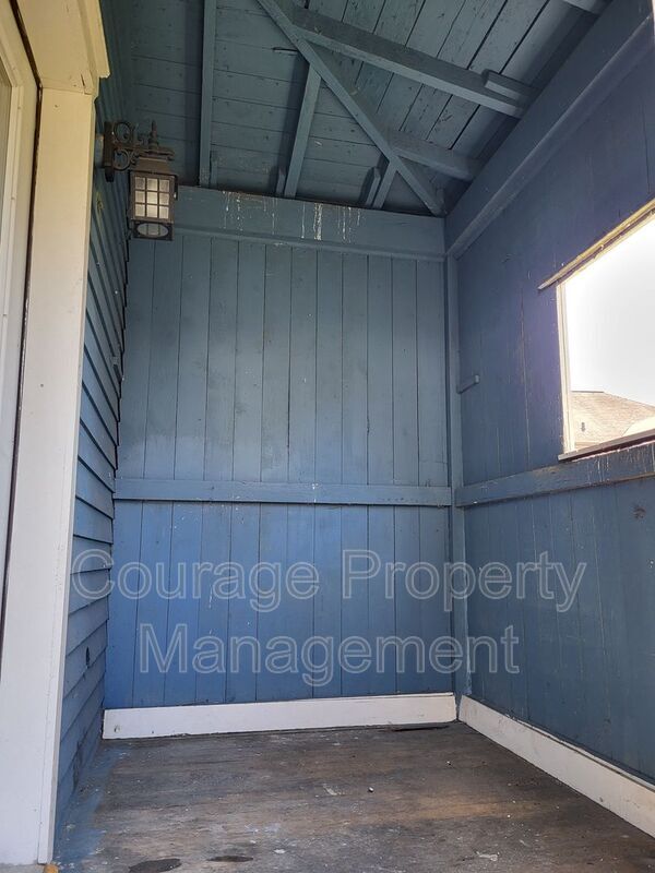 Building Photo - 780 Maple Ave